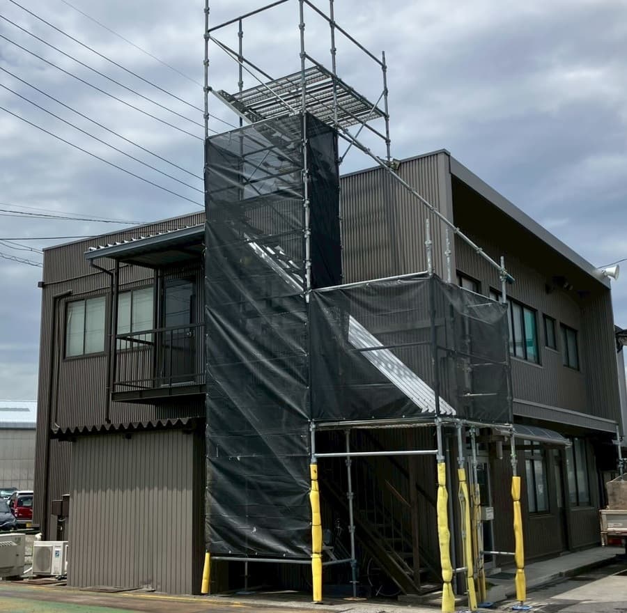 【愛知県】工場事務所棟 屋根塗装工事着工