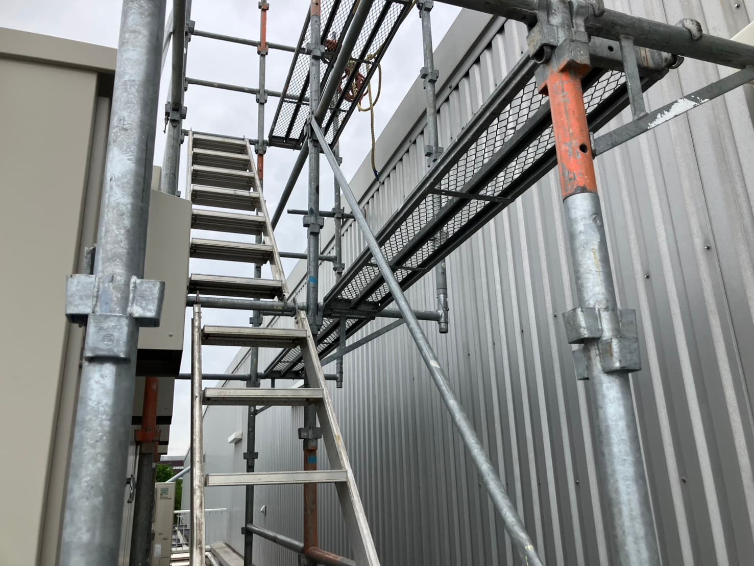 【千葉県】工場屋根 サーモバリアスカイ工法着工しました。